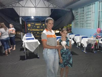 Noite de AutÃ³grafos reuniu centenas de pessoas em Rio Bonito do IguaÃ§u